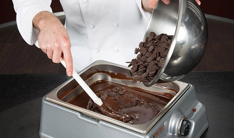 Chocolate melting machines: Benefits of Investing in one! 